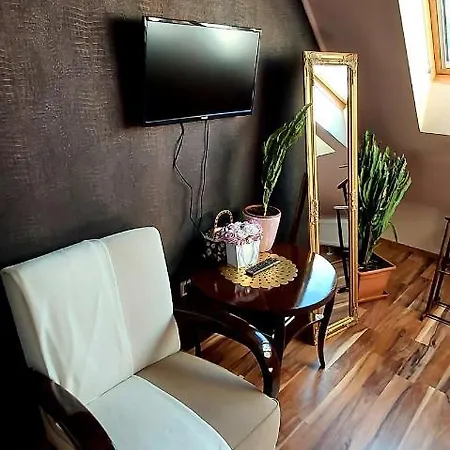 Hetvezer Penthouse Apartment *